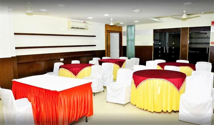 Hotel Mandakini Plaza Kanpur Eksteriør billede