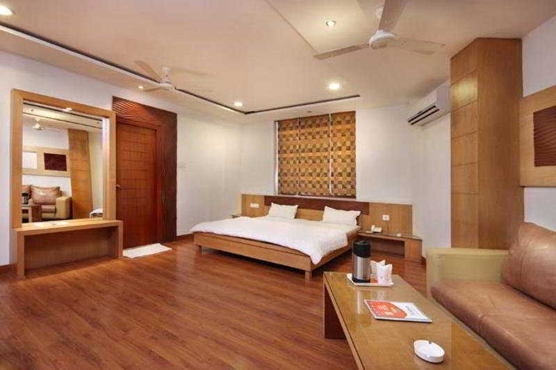 Hotel Mandakini Plaza Kanpur Værelse billede